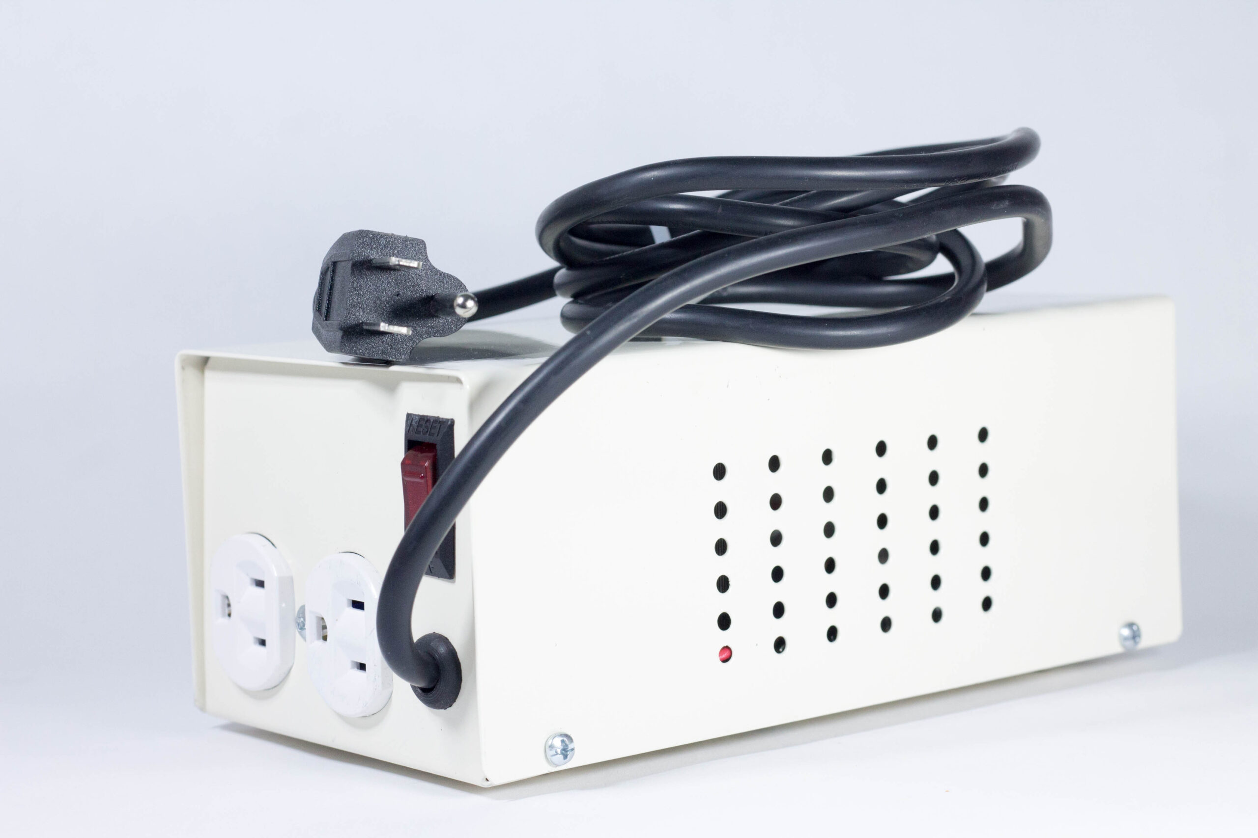 Regulador / 2000 w / plus / recomendado para refrigerador - Imagen 3